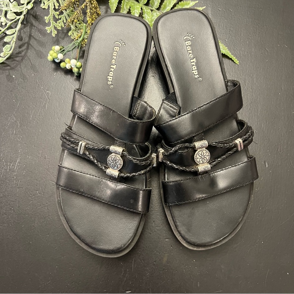 BareTraps Bernie Black Leather Slip On Sandals 8 Silver Tone Accent Whimsigoth